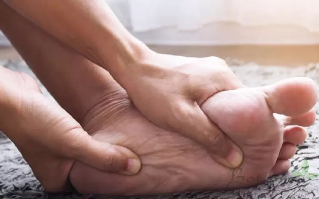 Tê bì tay chân là bệnh gì?