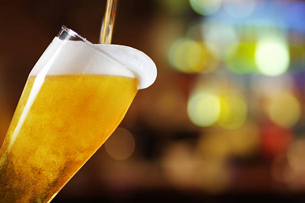 Nam giới bị rối loạn cương dương nên hạn chế uống bia