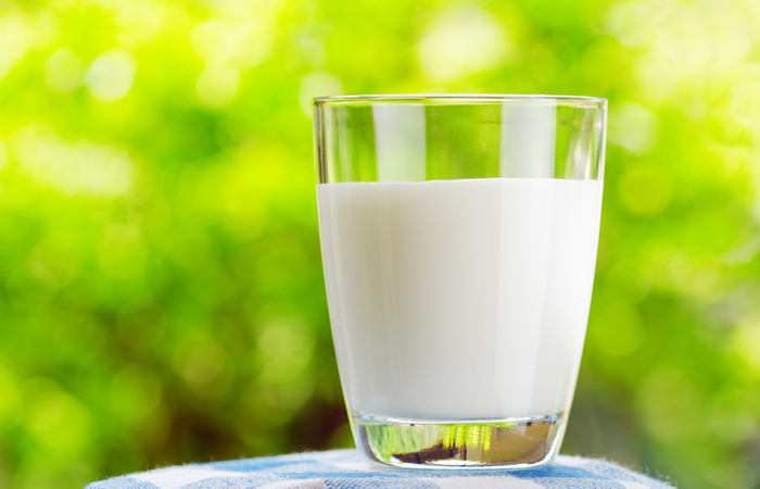 Uống sữa trước mỗi bữa rượu giúp uống rượu lâu say hơn