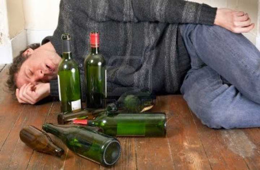Dù đã biết hết các tác hại của rượu nhưng người nghiện vẫn không thể sống thiếu rượu