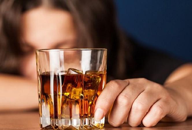 Uống rượu để tiêu diệt virus corona- Điều này có đúng hay không?