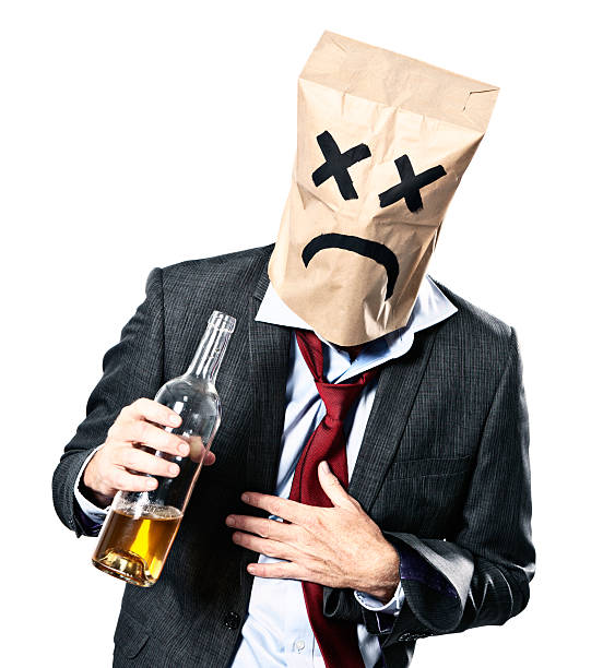 Chuyên gia giải đáp: Phải làm sao khi uống rượu bị đau đầu, buồn nôn?