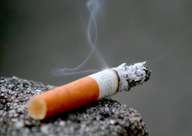 Nguyên nhân dẫn tới bệnh phổi tắc nghẽn mạn tính COPD là sự tấn công của các tác nhân khói thuốc lá, không khí ô nhiễm và bụi bẩn, khí độc hại tại nơi làm việc hoặc môi trường xung quanh