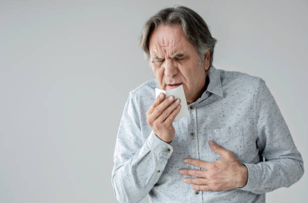 Người cao tuổi vốn đã có nhiều bệnh lý hô hấp và tim mạch