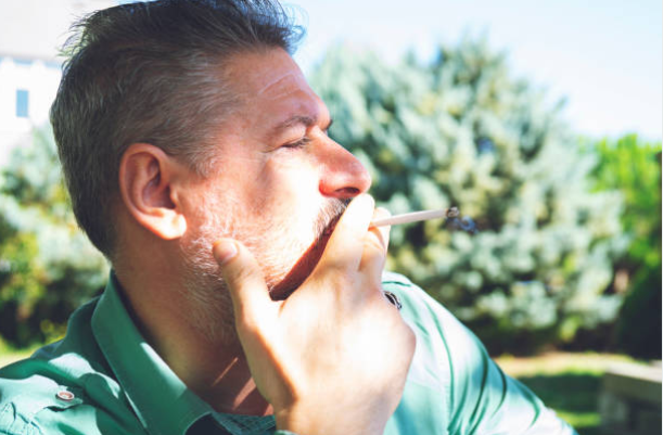 Hút thuốc lá là nguyên nhân hàng đầu gây bệnh COPD