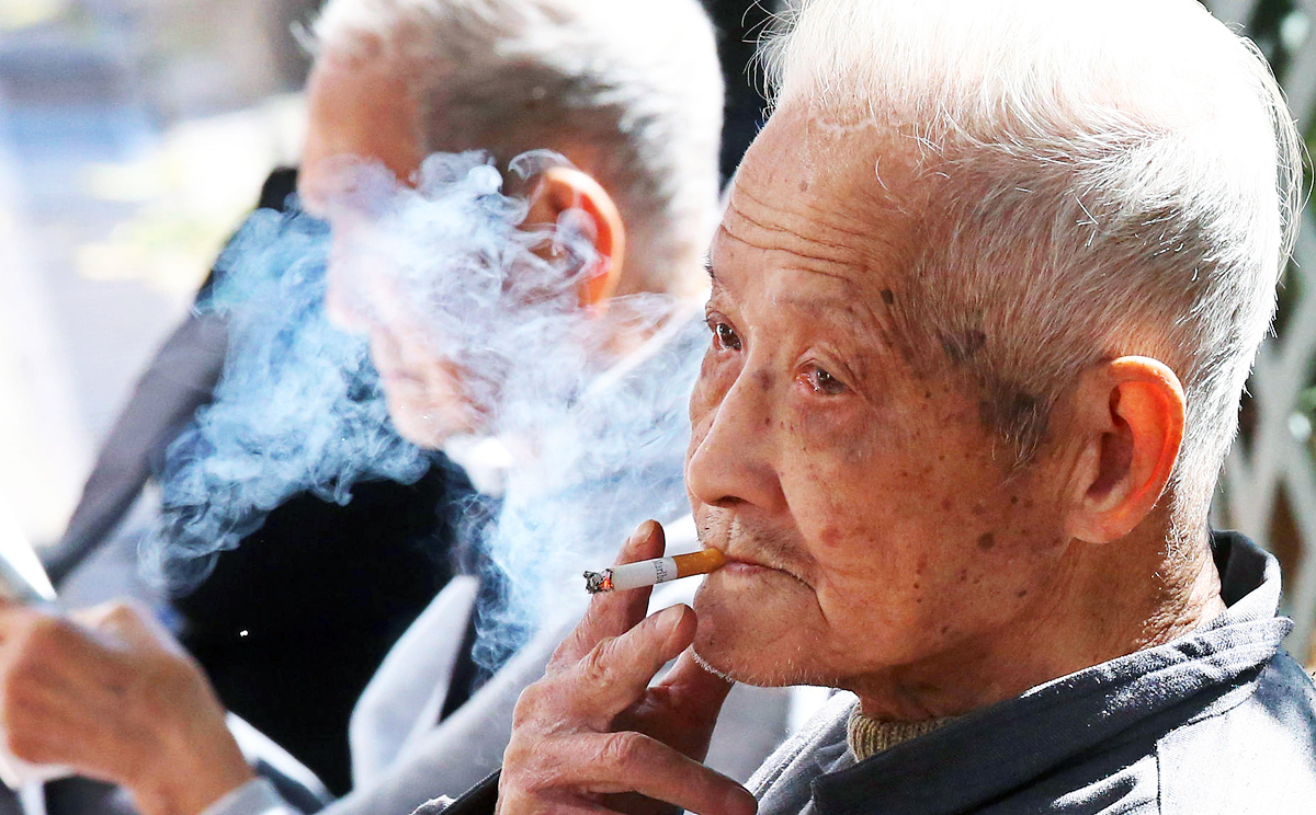 Phổi bị nhiễm độc bởi khói thuốc là nguyên nhân hàng đầu gây bệnh COPD