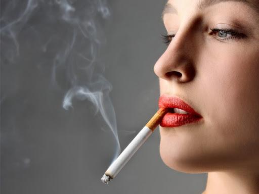 Khói thuốc lá xâm nhập vào phổi khiến phổi bị nhiễm độc