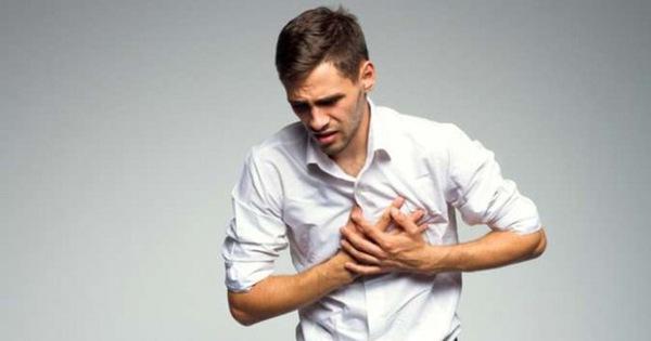 Khi mắc bệnh bụi phổi amiăng, bạn thường cảm thấy đau tức ngực