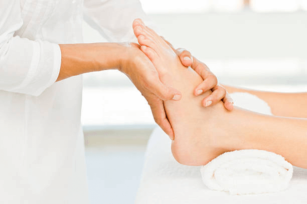 Hướng dẫn cách chăm sóc bàn chân cho người bệnh tiểu đường chi tiết nhất