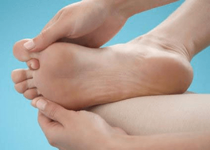 Người bệnh tiểu đường nên kiểm tra bàn chân hàng ngày