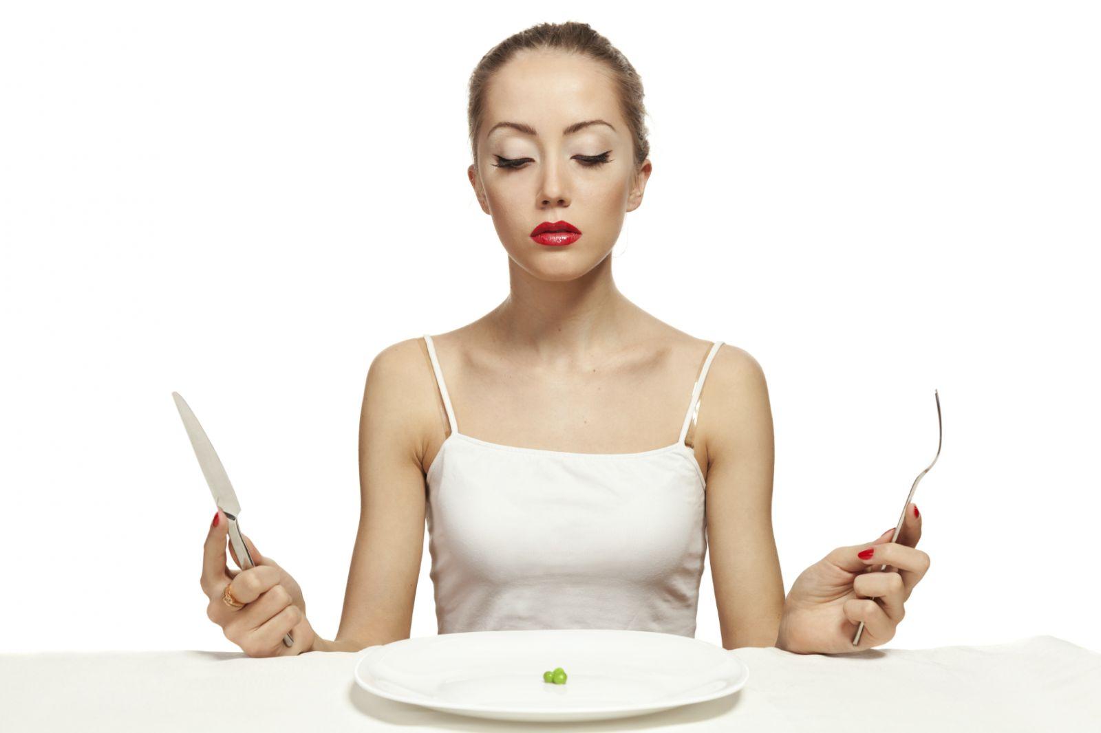 Ăn kiêng quá mức ảnh hưởng tiêu cực đến sức khỏe người bệnh.