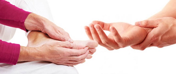 Tê bì chân tay là vấn đề thường gặp ở người bệnh tiểu đường
