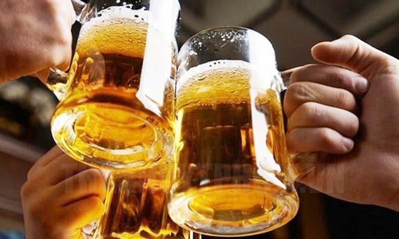 Sử dụng rượu bia có thể khiến cho bệnh Gout nặng lên.