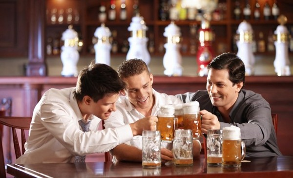  Uống nhiều rượu bia dịp tết làm tăng nguy cơ mắc bệnh gút