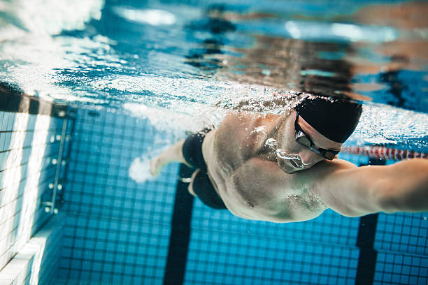 Bơi lội là một trong những bài tập thể dục phù hợp cho người bệnh gút