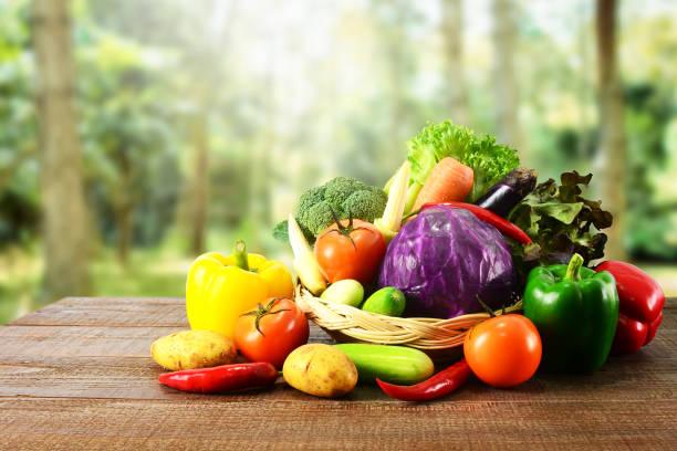 Bệnh nhân gút nên tăng cường bổ sung rau xanh và hoa quả