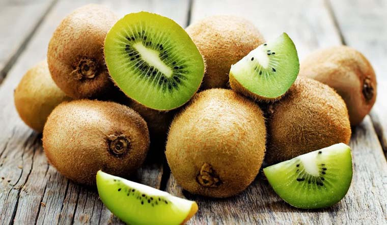 Bệnh nhân gút nên hạn chế sử dụng các loại hoa quả có hàm lượng oxalat cao như kiwi