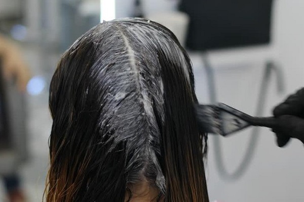 Nhuộm tóc rất hại cho tóc và da đầu