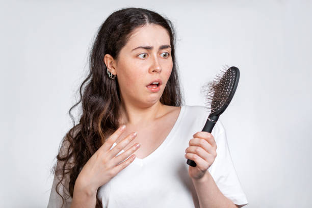 Chị em cần làm gì để khắc phục rụng tóc tuổi tiền mãn kinh?