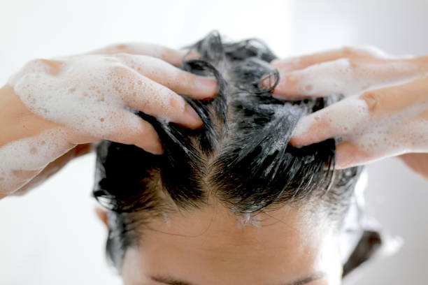 Gội đầu giúp tóc nhanh dài: Liệu có đúng không?