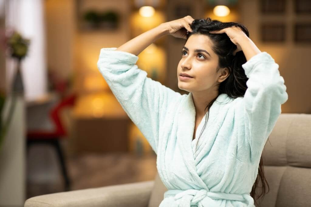 Massage da đầu cho mái tóc chắc khỏe và cảm giác thư giãn
