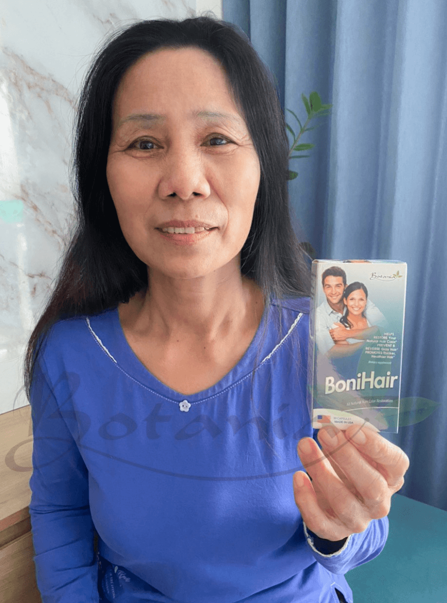 Cô Nguyễn Thị Nga và mái tóc đen nhánh ở tuổi 58