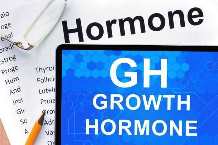 Hormone tăng trưởng giúp tái tạo giấc ngủ sinh lý.