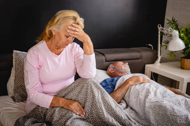 Người cao tuổi dễ bị tỉnh giấc giữa đêm do sự lão hóa