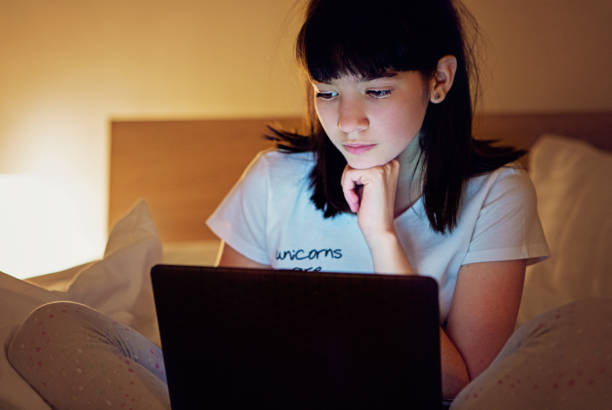  Sử dụng laptop trước giờ đi ngủ sẽ khiến bạn bị khó ngủ trằn trọc