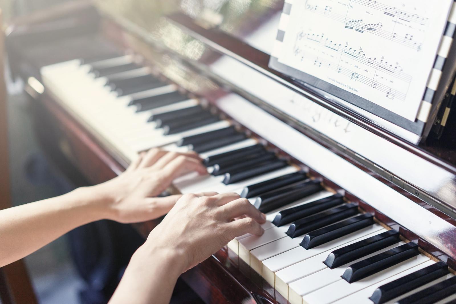 Những bản nhạc piano không lời nhẹ nhàng giúp bạn dễ chìm vào giấc ngủ hơn