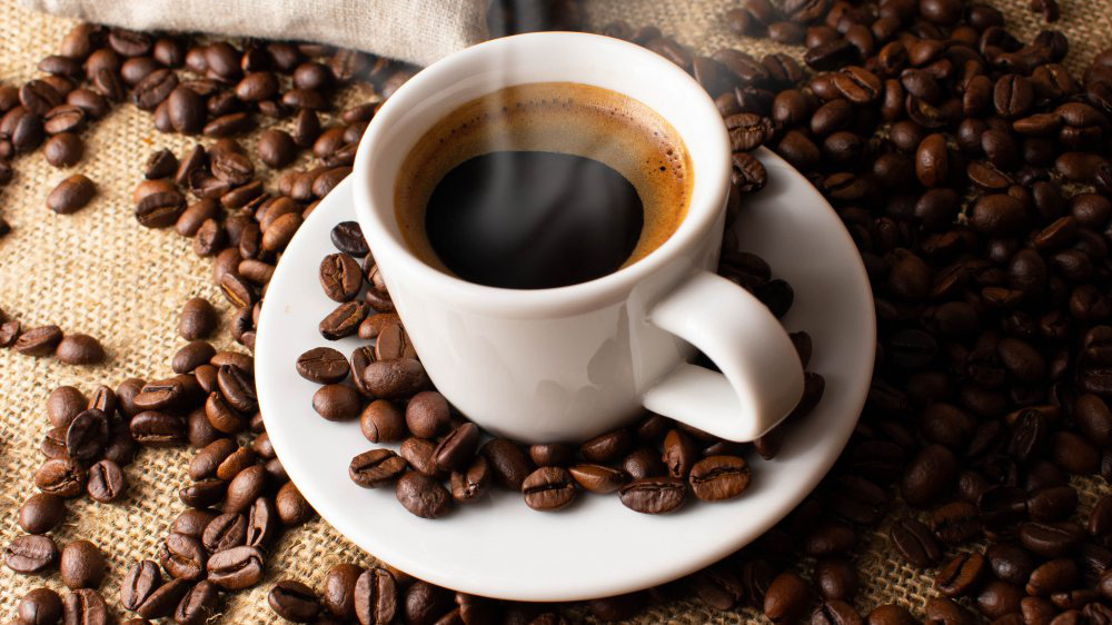 Người bệnh mất ngủ không nên uống cafe vào buổi sáng để tăng độ tỉnh táo