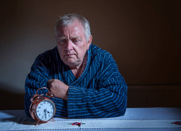 Chuyên gia giải đáp: Tại sao người già hay mất ngủ?