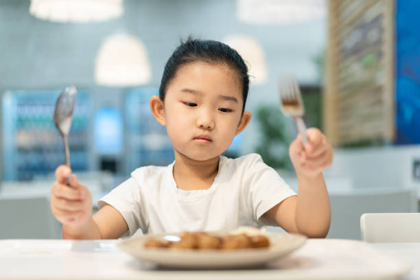 Trẻ biếng ăn chậm tăng cân do đâu và giải pháp khắc phục là gì?