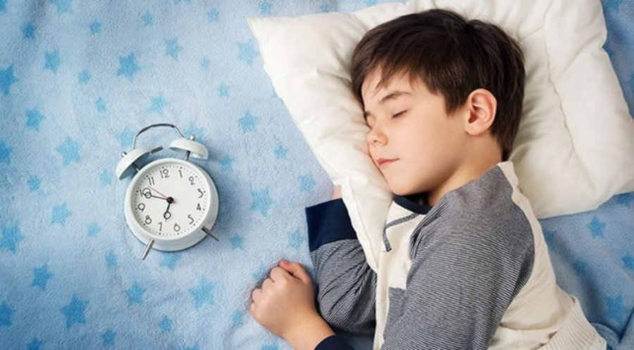Tạo cho trẻ thói quen ngủ đúng giờ, đủ giấc