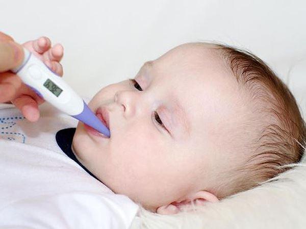Trẻ sơ sinh bị tiêu chảy thường kèm theo sốt