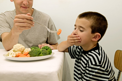 Trẻ lười ăn rau phải làm sao? Giải pháp tối ưu giúp con yêu ăn ngoan, khỏe mạnh