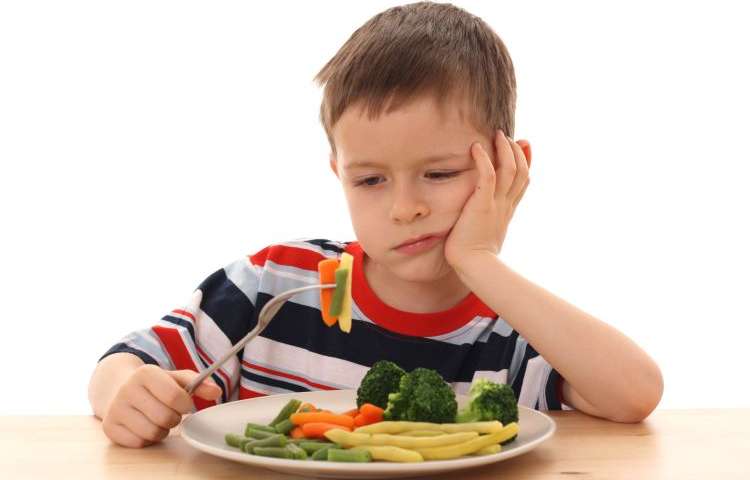 Có nhiều nguyên nhân khiến trẻ lười ăn rau