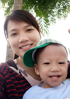 Chị Nguyễn Thùy Trang và bé Hoàng