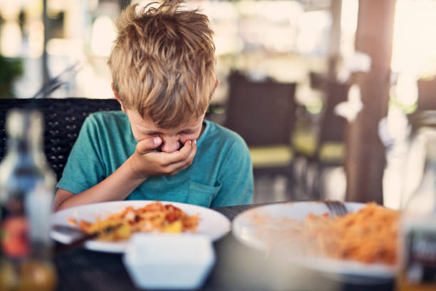 Nguyên nhân gây ngộ độc thực phẩm ở trẻ em là gì?