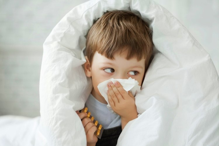 Phải làm sao để phòng ngừa các bệnh về hô hấp ở trẻ nhỏ khi trời chuyển lạnh?