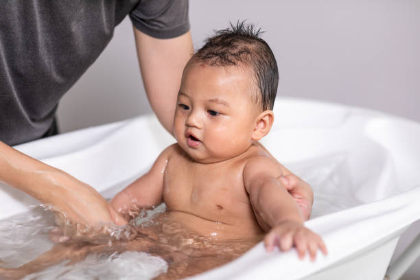  Tắm sạch sẽ cho trẻ mỗi ngày để phòng ngừa viêm da mủ