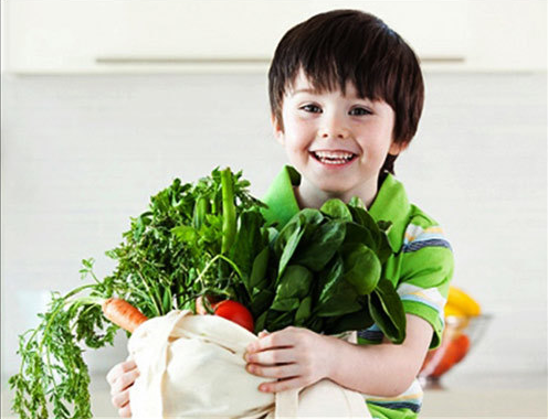 Rau lá xanh đậm là thực phẩm tăng sức đề kháng cho trẻ