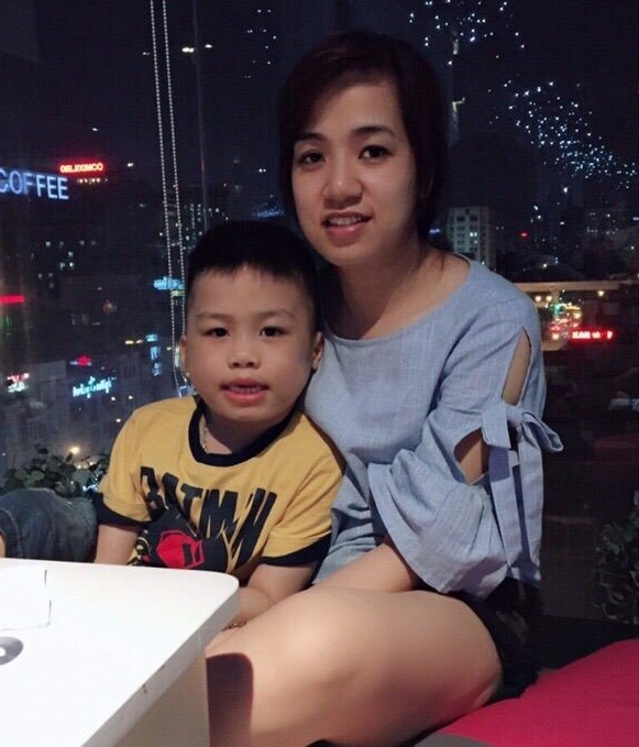 Chị Nguyễn Thanh Thúy và bé Minh Nhật