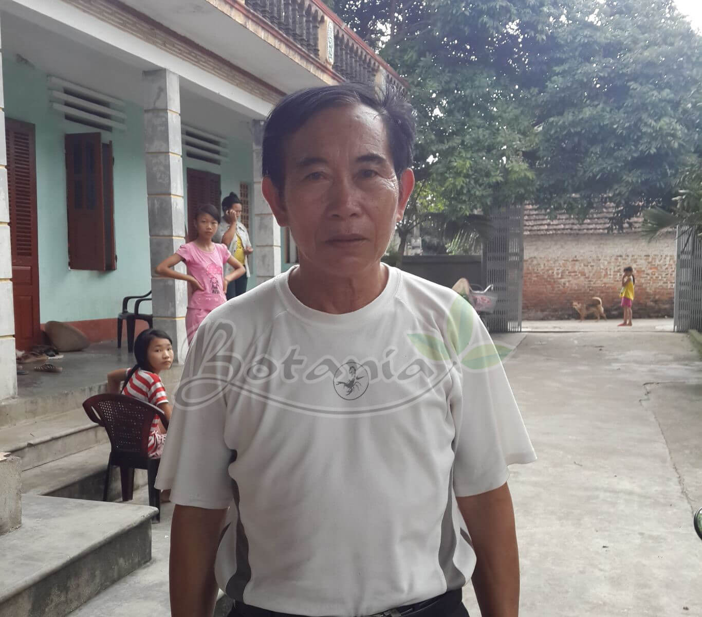 bác Nguyễn Văn Chúc, 67 tuổi ở thôn Tâng, xã Yên Bình, Ý yên, Nam Định