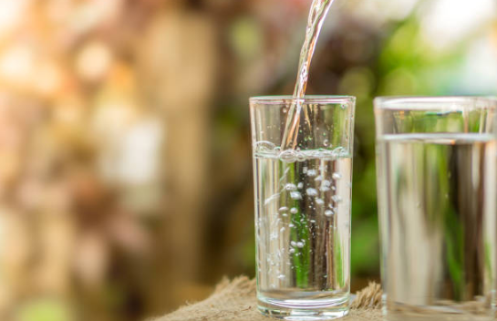 Người bệnh cần uống đủ nước mỗi ngày