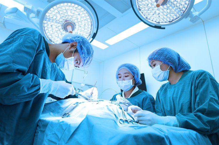 Phẫu thuật u xơ tuyến tiền liệt vừa tốn kém vừa gây ra nhiều rủi ro
