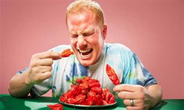Ăn đồ cay nóng là nặng thêm tình trạng đau buốt khi đi tiểu