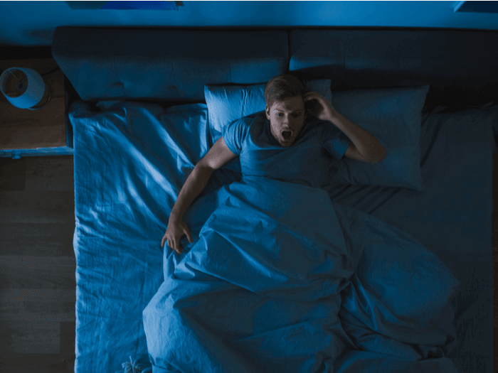 Tại sao lại có hiện tượng giật mình khi ngủ?