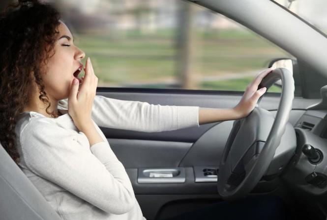 Lái xe khi đang điều trị mất ngủ bằng thuốc tây y rất nguy hiểm
