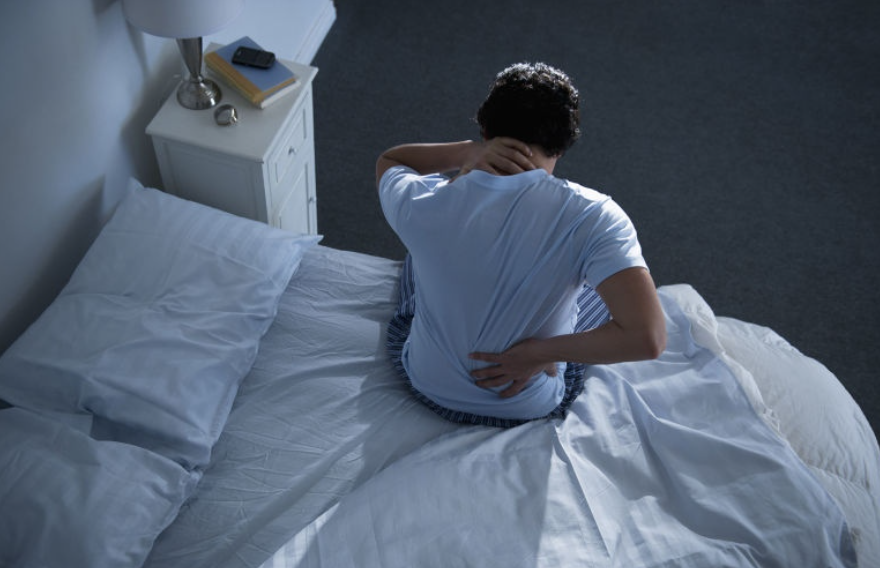 Tình trạng đêm ngủ hay tỉnh giấc có nguy hiểm không?